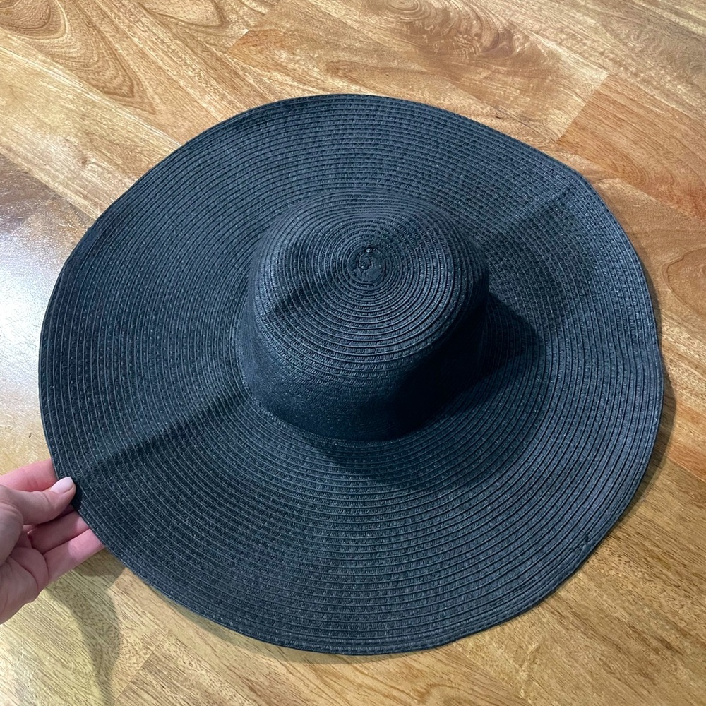 Zara Black Round Wool Hat